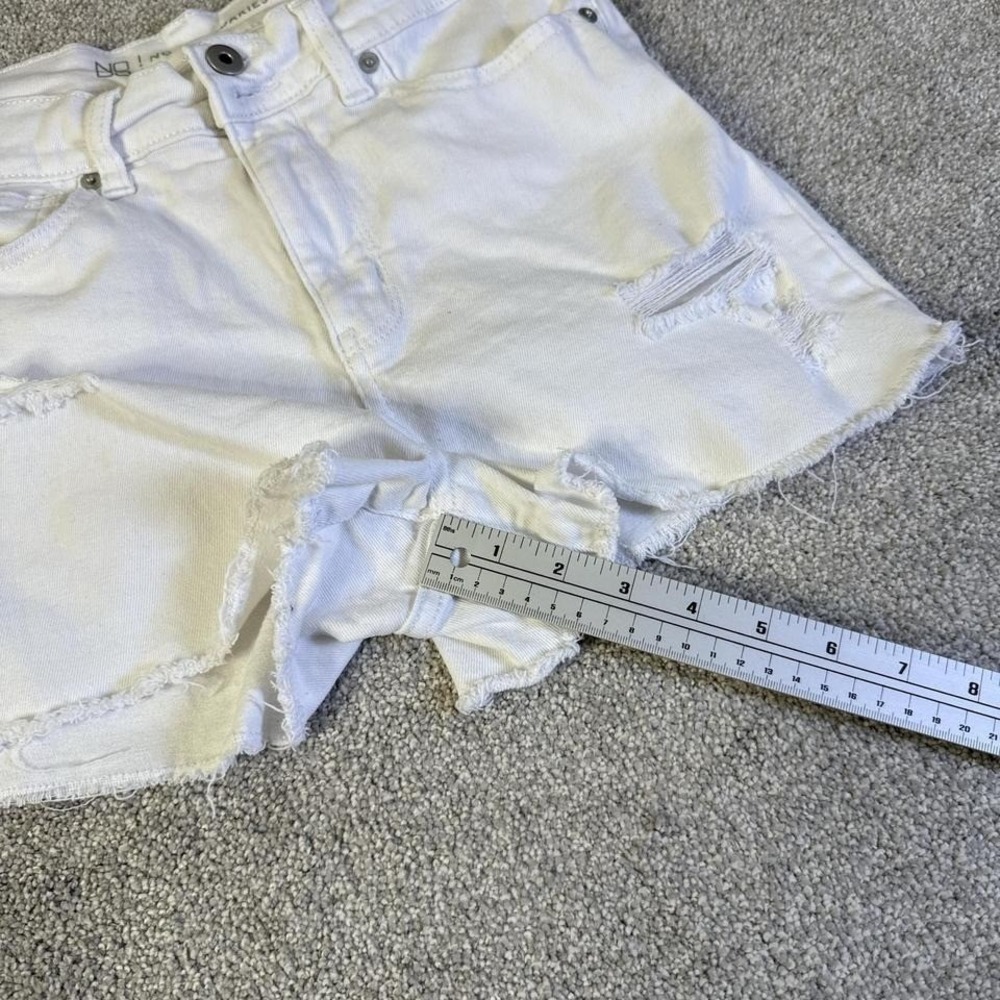 No Boundaries White Denim Shorts Women's Size 9 Frayed Hem - Picture 6 of 7